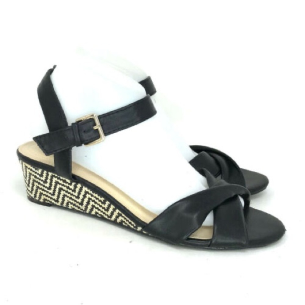 NWT‼️ Liz Claiborne wedges